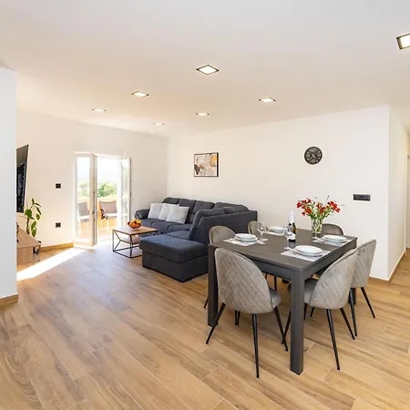 Luxury Luce 诺维格勒达尔马提亚